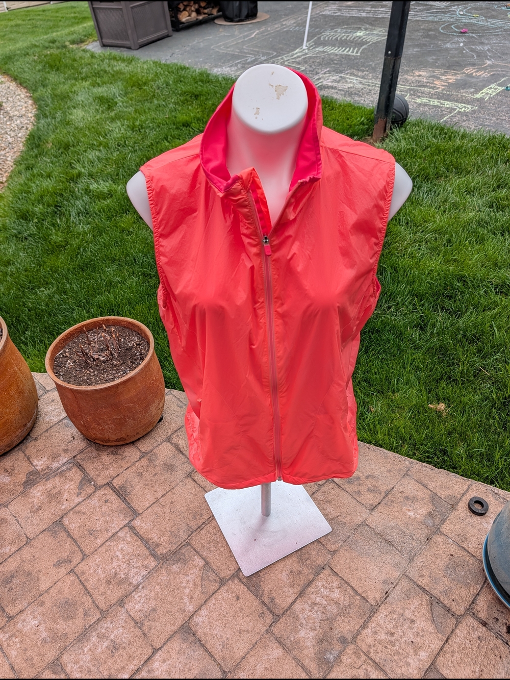 GapFit Neon Pink Running Vest XL Lightweight Windbreaker Athleisure Zip Jacket